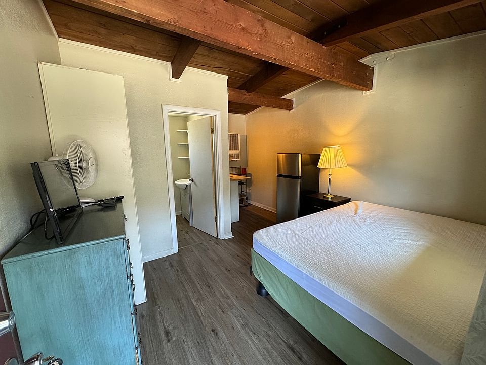 2nd image of 977 Park Ave #15