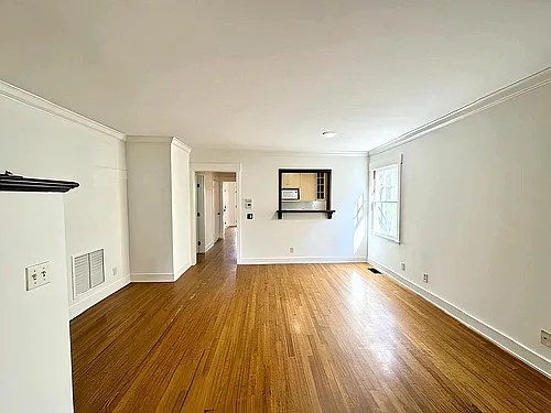 616 N Beachwood Dr — Photo 3