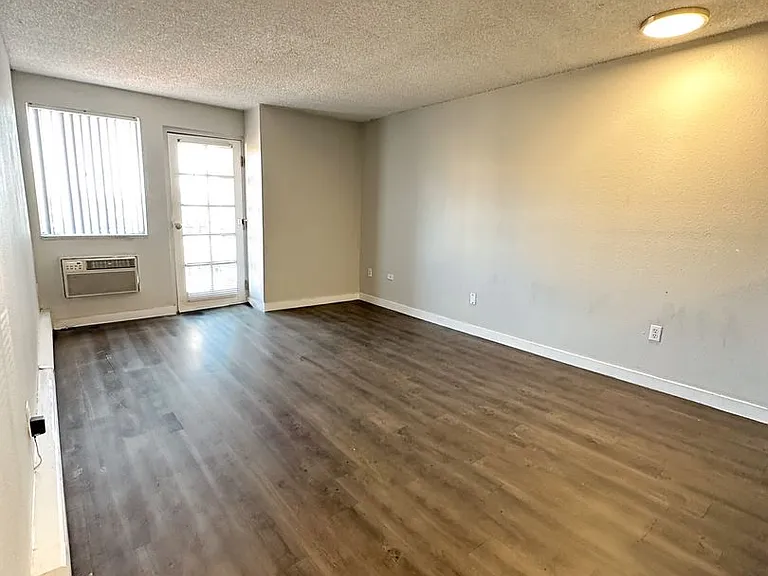 Elm Grove Apartments — Photo 7