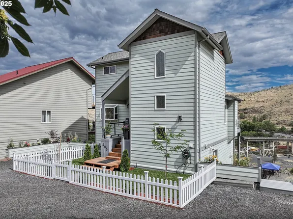 405 Elrod Ave, Maupin, OR 97037