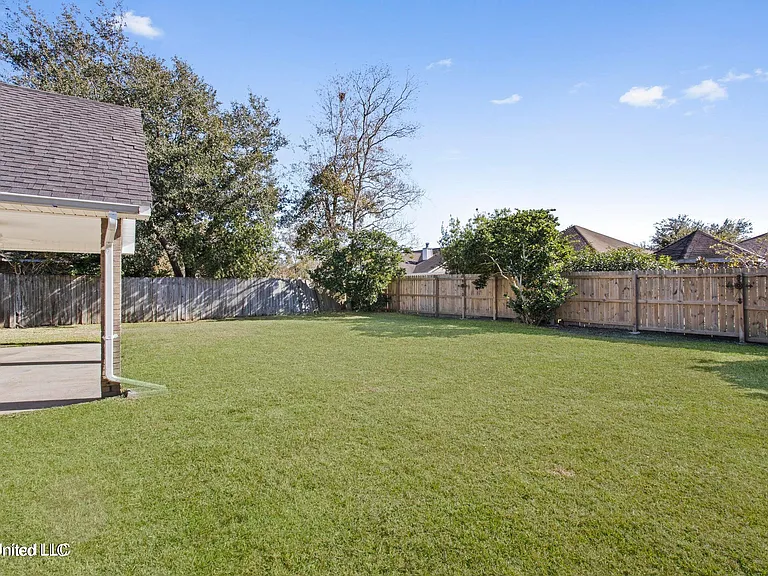 987 Bluff Rdg — Photo 25