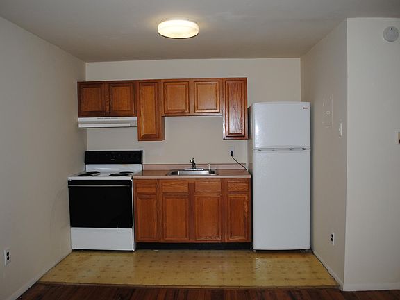 4th image of 104 Main St APT B6