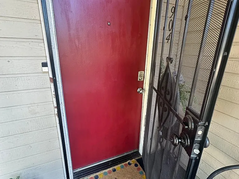 lockable front door