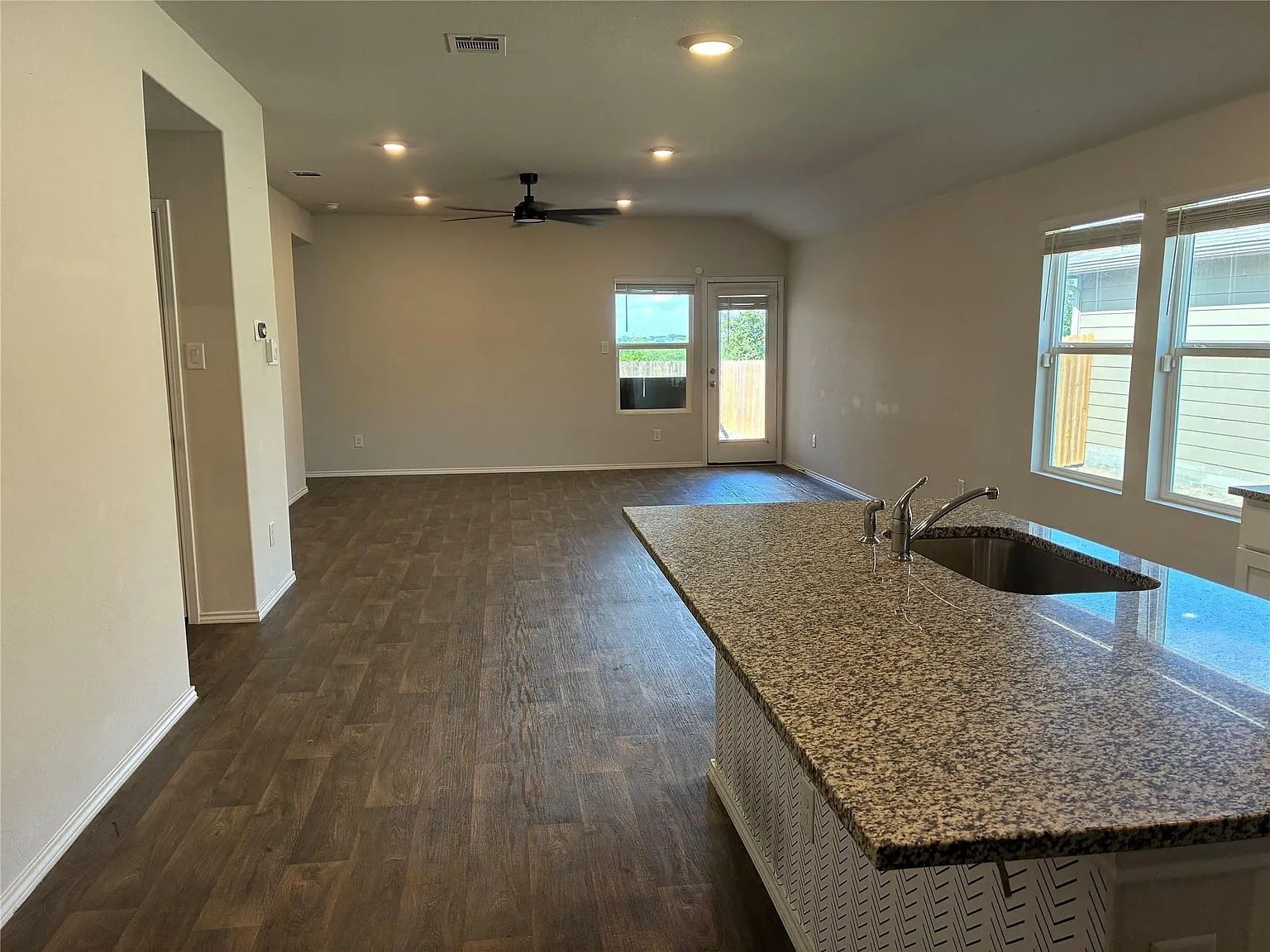 4 bed, 2.0 bath, 1739 sqft, $2,100 — Photo 4