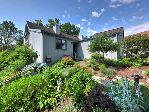 243B Agawam Drive, Stratford, CT 06614