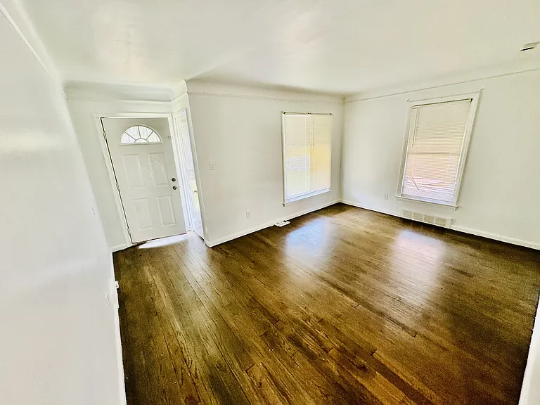 15692 Manning St — Photo 5