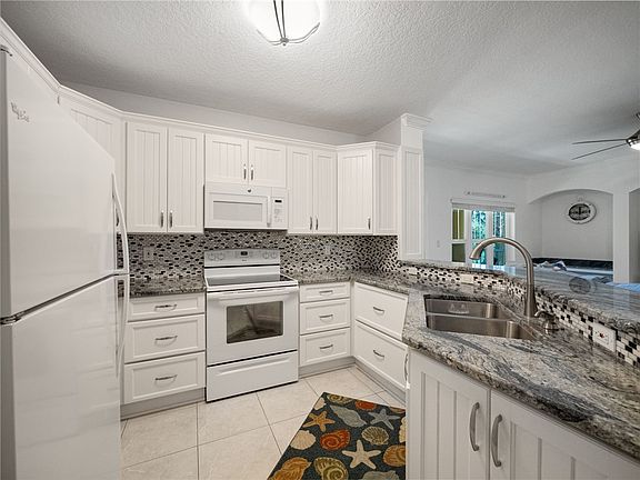 3rd image of 5015 Fairways Cir APT A205