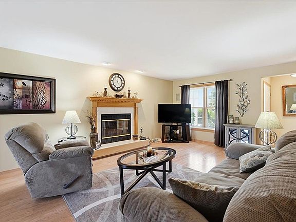 2nd image of 3043 Bradbury Rd