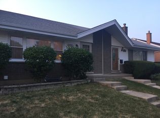 7150 W Greenleaf St, Niles, IL 60714