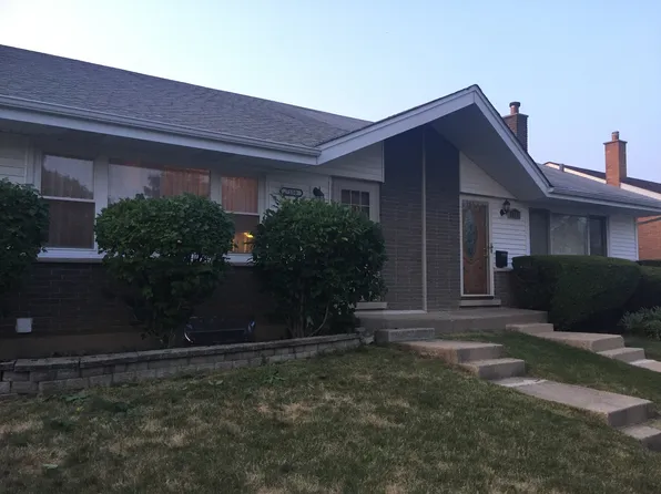 7150 W Greenleaf St, Niles, IL 60714