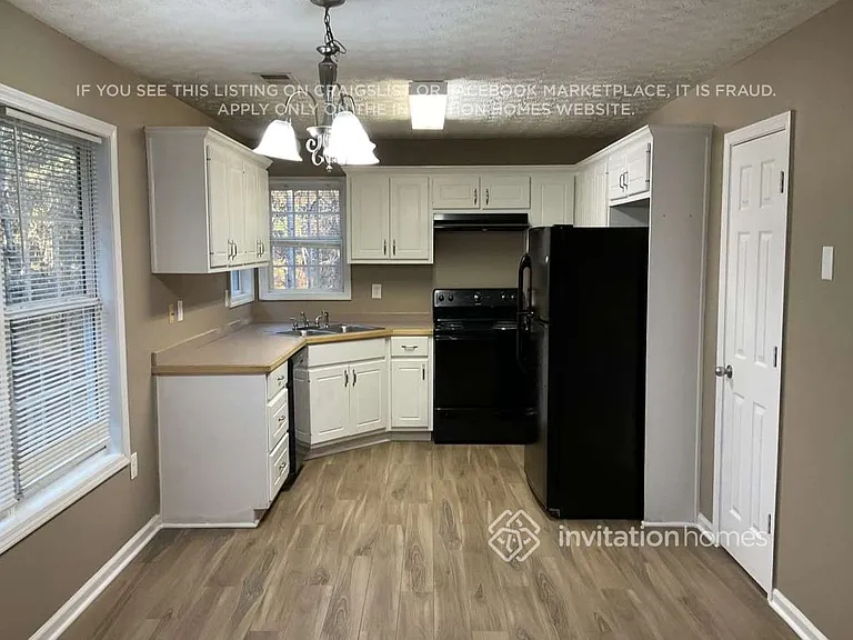 200 Shadowbrook Dr — Photo 3
