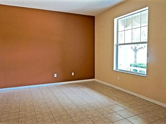 4th image of 7846 Stoneleigh Dr