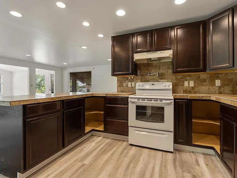 1500 W 9th Ave — Photo 16