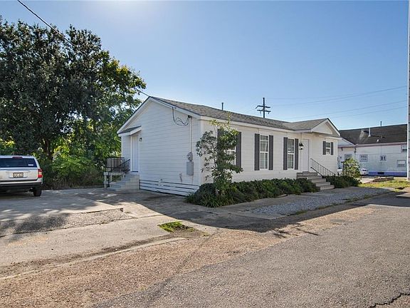 2nd image of 1805 Port St