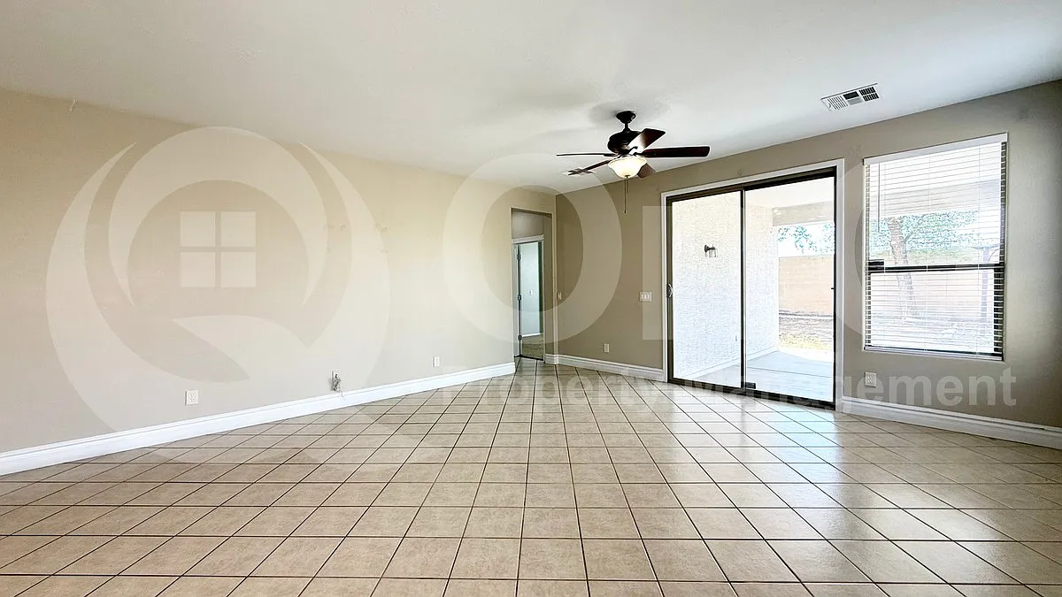 4 bed, 3.0 bath, 1987 sqft, $2,399 — Photo 4