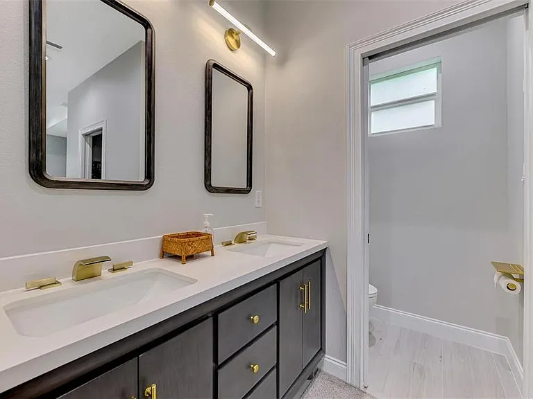 2129 Lorraine Dr — Photo 22