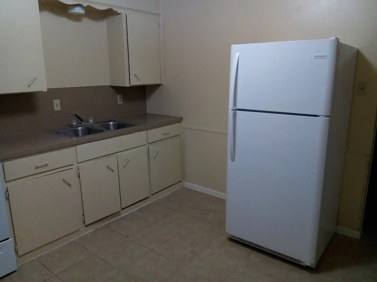 810 W Avenue D #6 — Photo 5