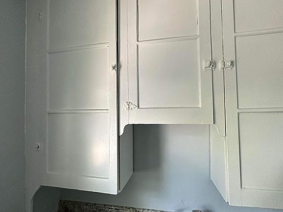 5th image of 3464 W 52nd St APT 3