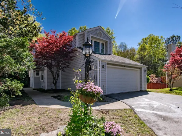 7502 Cross Gate Ln, Alexandria, VA 22315