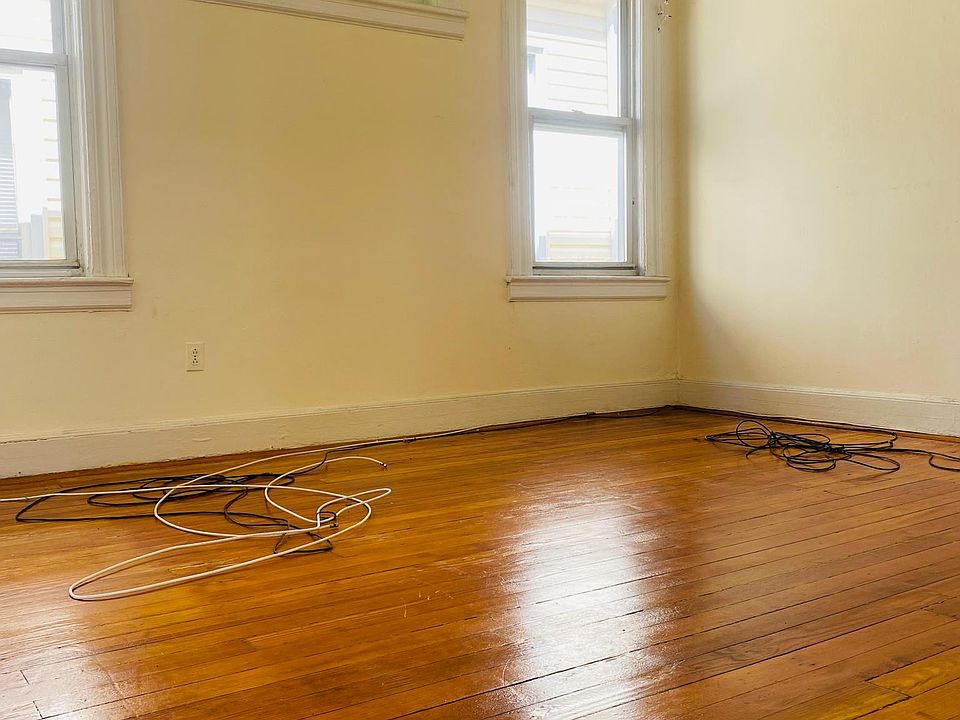 1st image of 33 W 52nd St Floor 2