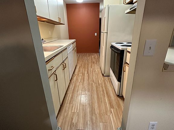5th image of 819 Minnesota Dr APT 203