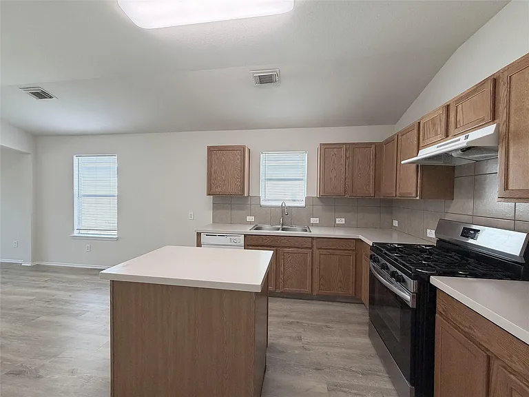 24522 Lakecrest Village Dr — Photo 8