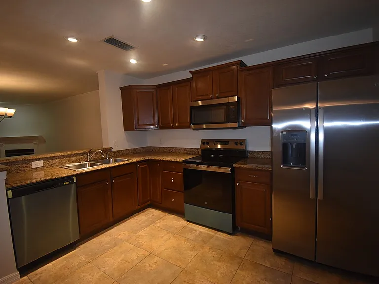 2620 Lancaster Ct — Photo 5