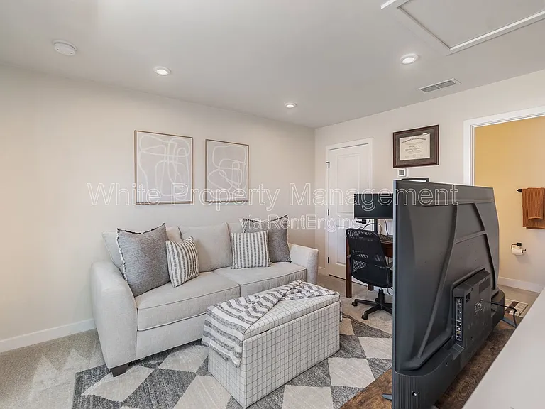 4742 Chastain Ave — Photo 11