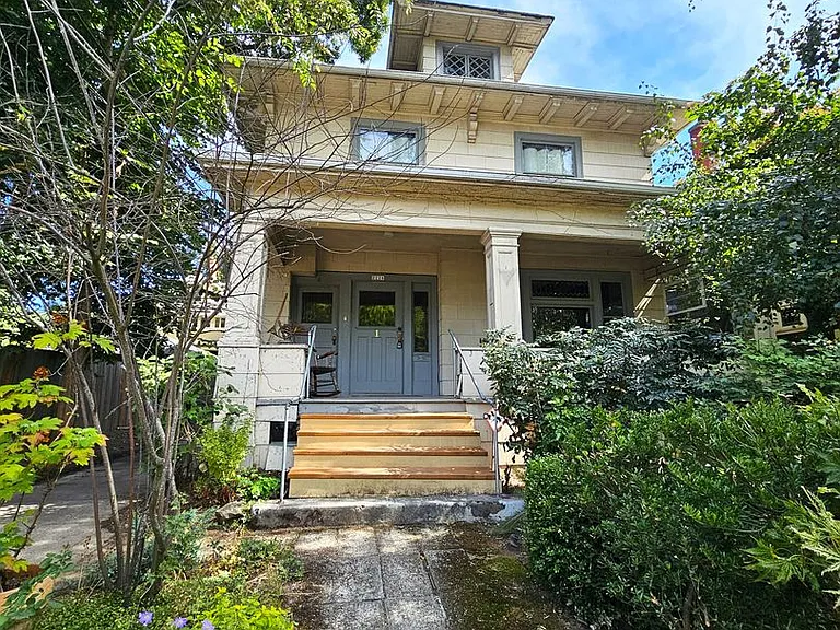 2226 NE 14th Ave — Photo 2