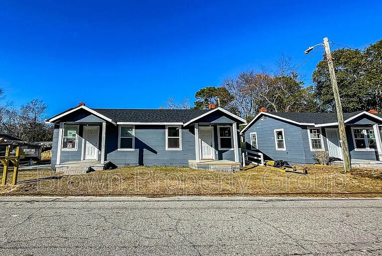 215 Andy St — Photo 2