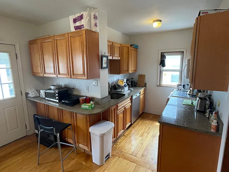 11 Dickson St #2 — Photo 2