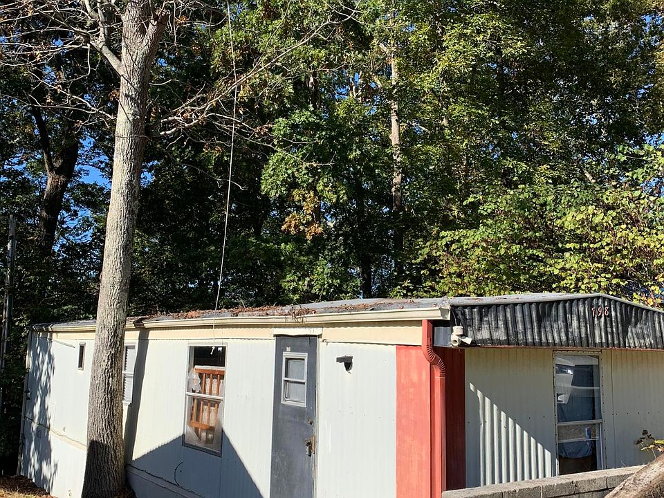 2nd image of 796 Shoreline Dr