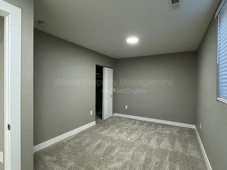 102 S Newton St — Photo 27