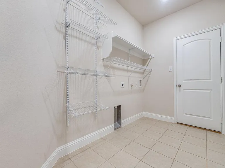 710 Teakwood Dr — Photo 8