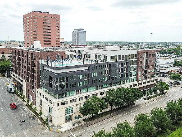 Eighteen25 Downtown — Photo 6