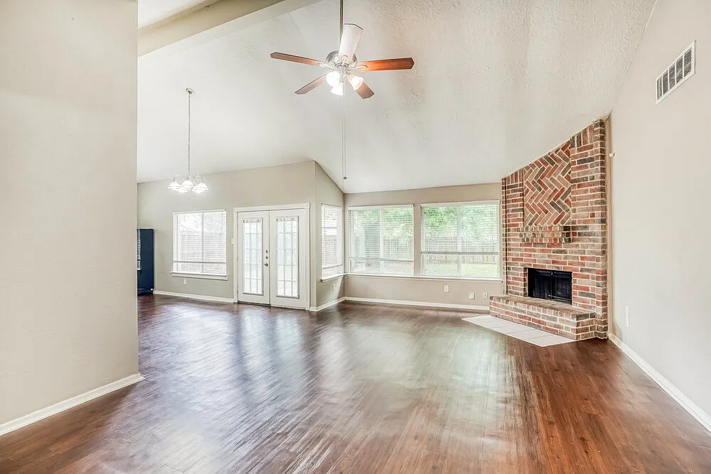 3 bed, 2.0 bath, 1526 sqft, $2,005 — Photo 4