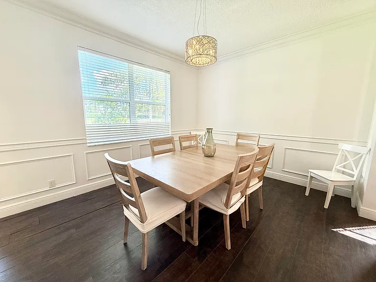 12671 Yardley Dr — Photo 17