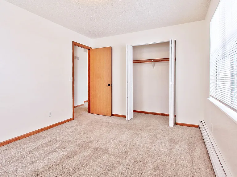 319 Oxford Ct #7 — Photo 11