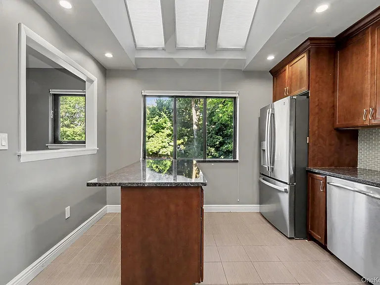 212 Old Farm Ln — Photo 7