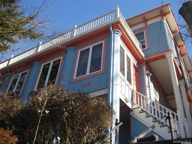 146 Bayview Ave — Photo 11