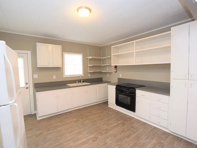 1112 S Crocker St — Photo 4