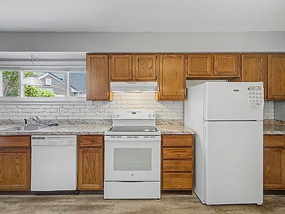 4th image of 224 Greenwood Ter Unit 224