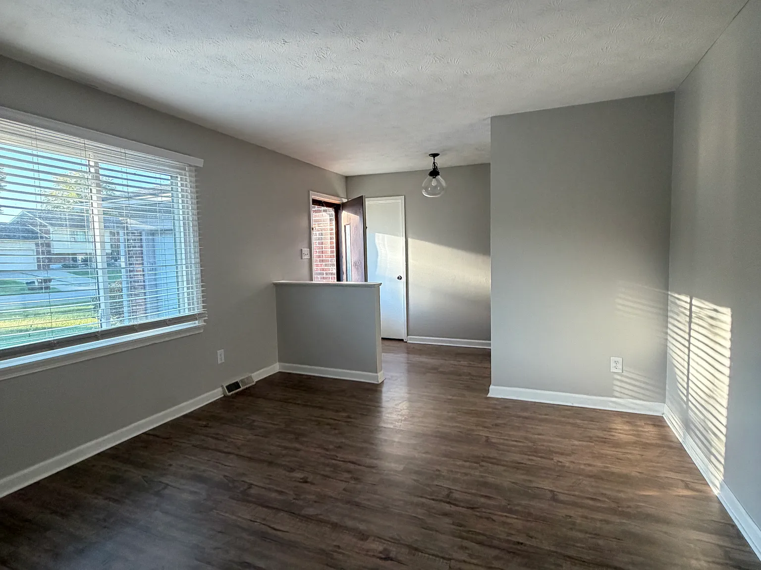 3 bed, 1.5 bath, 1176 sqft, $1,650 — Photo 3