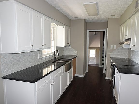 3rd image of 3806 Brookwood Cir