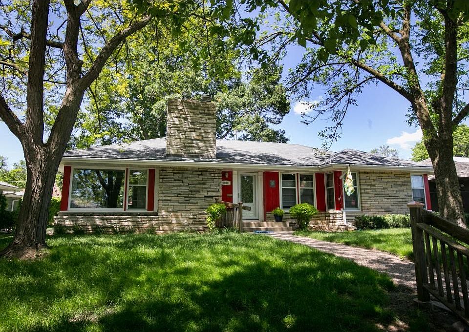 Beautiful Kenny neighborhood home !