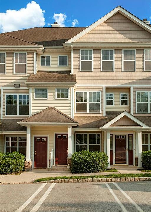 1st image of 25 Fairways Dr Unit 10