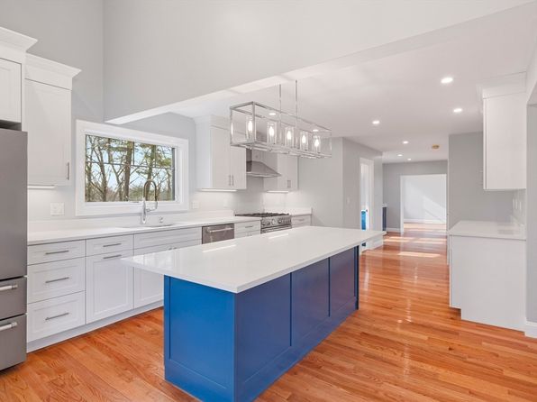 6 Lovis Ave, Wakefield, MA 01880