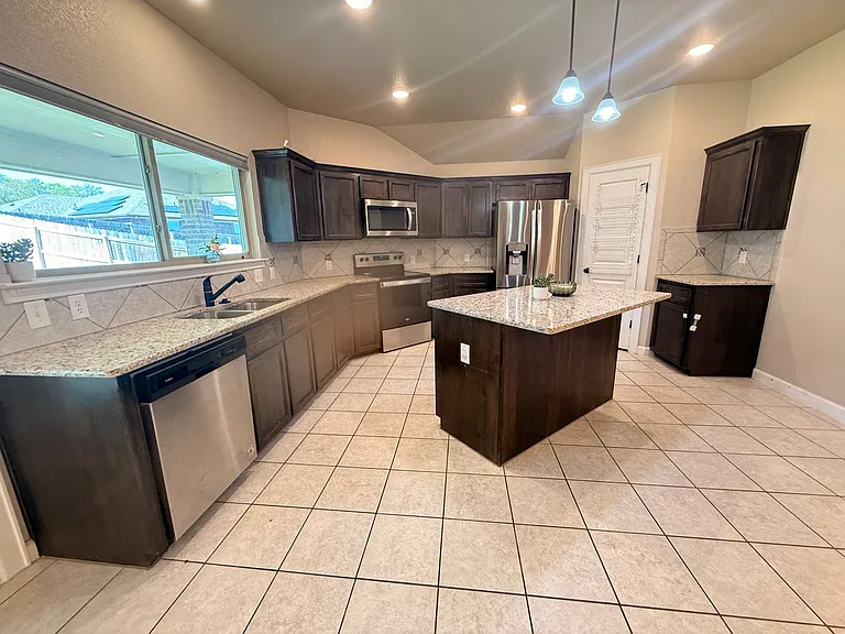1412 Justice Dr — Photo 4
