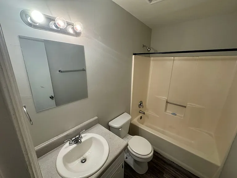 110 Chalet North Ct — Photo 7