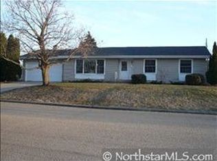 1041 Rolling Green Dr, Owatonna, MN 55060